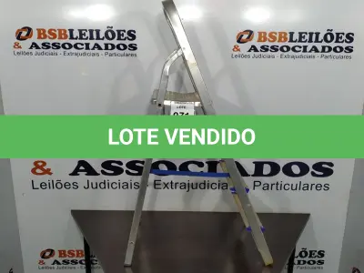LOTE 071 - 01 ESCADA. (NO ESTADO EM QUE SE ENCONTRA. SUJEITO A AVARIAS OCULTAS/VISÍVEIS.)