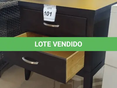 LOTE 101 - 01 MESA DE CANTO. (NO ESTADO EM QUE SE ENCONTRA. SUJEITO A AVARIAS OCULTAS/VISÍVEIS.) AU2438X