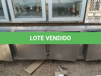 LOTE 319 - 01 BALCÃO EXPOSITOR 04 PORTAS SEM MOTOR. (NO ESTADO) ATENÇÃO! FAZER A VISITAÇÃO ANTES DE ARREMATAR, NÃO SABEMOS SE FUNCIONA. LEILÃO NÃO TEM GARANTIA E NEM DEVOLUÇÃO, SUJEITO A POSSÍVEIS AVARIAS VISÍVEIS/OCULTAS E/OU AUSÊNCIA DE COMPONENTES.