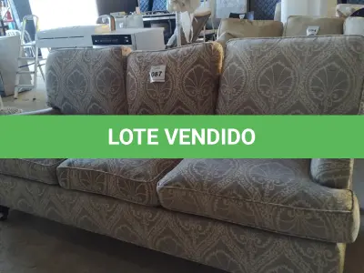 LOTE 087 - 01 SOFÁ 03 LUGARES. (NO ESTADO EM QUE SE ENCONTRA. SUJEITO A AVARIAS OCULTAS/VISÍVEIS.) AU2091J