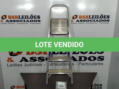 LOTE 090 - 01 ESCADA. (NO ESTADO EM QUE SE ENCONTRA. SUJEITO A AVARIAS OCULTAS/VISÍVEIS.)