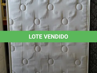 LOTE 140 - 01 COLCHÃO SOLTEIRO COM BASE. (NO ESTADO EM QUE SE ENCONTRA. SUJEITO A AVARIAS OCULTAS/VISÍVEIS.) BJ6976Y