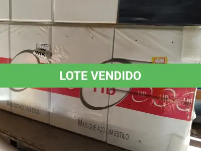 LOTE 305 - 01 ARMÁRIO PEQUENO DE COZINHA COM 03 PORTAS E 03 GAVETAS. (NO ESTADO) ATENÇÃO! FAZER A VISITAÇÃO ANTES DE ARREMATAR, NÃO SABEMOS SE FUNCIONA. LEILÃO NÃO TEM GARANTIA E NEM DEVOLUÇÃO, SUJEITO A POSSÍVEIS AVARIAS VISÍVEIS/OCULTAS E/OU AUSÊNCIA DE COMPONENTES.