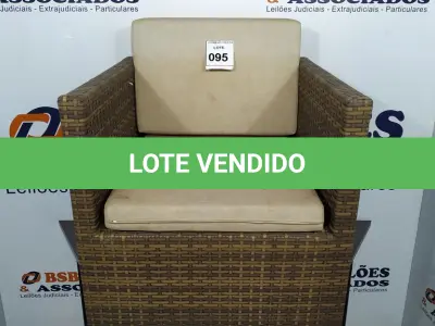 LOTE 095 - 01 POLTRONA DE JARDIM. (NO ESTADO EM QUE SE ENCONTRA. SUJEITO A AVARIAS OCULTAS/VISÍVEIS.) BF8657E