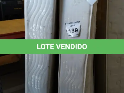 LOTE 139 - 01 COLCHÃO SOLTEIRO COM BASE. (NO ESTADO EM QUE SE ENCONTRA. SUJEITO A AVARIAS OCULTAS/VISÍVEIS.) BF8459S/AV9948V