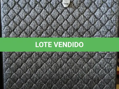 LOTE 144 - 01 COLCHÃO DE CASAL COM BASE. (NO ESTADO EM QUE SE ENCONTRA. SUJEITO A AVARIAS OCULTAS/VISÍVEIS.) BJ7226P