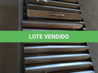 LOTE 089 - 07 TELAS PARA COIFA E 01 SUPORTE EM ALUMÍNIO PARA BALCÃO. (NO ESTADO EM QUE SE ENCONTRA. SUJEITO A AVARIAS OCULTAS/VISÍVEIS.)
