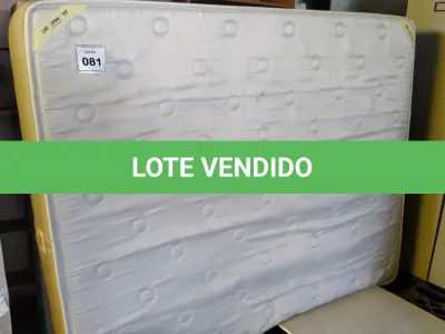 LOTE 081 - 01 COLCHÃO DE CASAL COM BASE. (NO ESTADO EM QUE SE ENCONTRA. SUJEITO A AVARIAS OCULTAS/VISÍVEIS.) BJ6903C