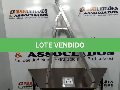 LOTE 090 - 01 ESCADA. (NO ESTADO EM QUE SE ENCONTRA. SUJEITO A AVARIAS OCULTAS/VISÍVEIS.)