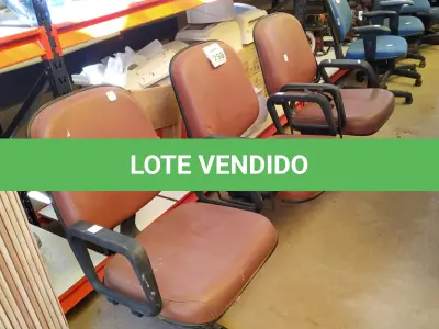 LOTE 298 - 01 LONGARINA COM 03 LUGARES. (NO ESTADO) ATENÇÃO! FAZER A VISITAÇÃO ANTES DE ARREMATAR, NÃO SABEMOS SE FUNCIONA. LEILÃO NÃO TEM GARANTIA E NEM DEVOLUÇÃO, SUJEITO A POSSÍVEIS AVARIAS VISÍVEIS/OCULTAS E/OU AUSÊNCIA DE COMPONENTES.