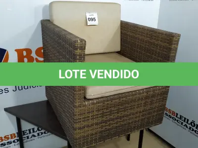 LOTE 095 - 01 POLTRONA DE JARDIM. (NO ESTADO EM QUE SE ENCONTRA. SUJEITO A AVARIAS OCULTAS/VISÍVEIS.) BF8657E