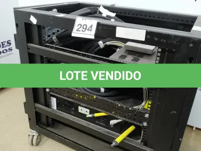 LOTE 294 - 01 RACK DE SERVIDOR DE INTERNET COM TUBULAÇÃO DE RESFRIAMENTO E ACESSÓRIOS.(NO ESTADO) ATENÇÃO! FAZER A VISITAÇÃO ANTES DE ARREMATAR, NÃO SABEMOS SE FUNCIONA. LEILÃO NÃO TEM GARANTIA E NEM DEVOLUÇÃO, SUJEITO A POSSÍVEIS AVARIAS VISÍVEIS/OCULTAS E/OU AUSÊNCIA DE COMPONENTES.