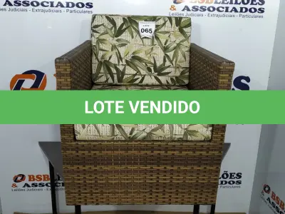LOTE 065 - 01 POLTRONA DE JARDIM. (NO ESTADO EM QUE SE ENCONTRA. SUJEITO A AVARIAS OCULTAS/VISÍVEIS.) BF8656W