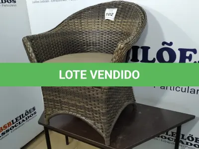 LOTE 102 - 01 CADEIRA DE JARDIM. (NO ESTADO EM QUE SE ENCONTRA. SUJEITO A AVARIAS OCULTAS/VISÍVEIS.) AV9526D
