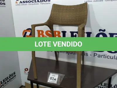 LOTE 024 - 01 CADEIRA DE JARDIM. (NO ESTADO EM QUE SE ENCONTRA. SUJEITO A AVARIAS OCULTAS/VISÍVEIS.)  BH1516V