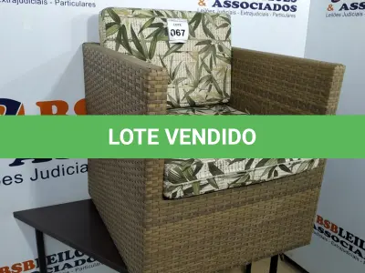 LOTE 067 - 01 POLTRONA DE JARDIM. (NO ESTADO EM QUE SE ENCONTRA. SUJEITO A AVARIAS OCULTAS/VISÍVEIS.)  BH1517E