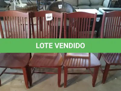 LOTE 097 - 04 CADEIRAS DE COZINHA. (NO ESTADO EM QUE SE ENCONTRA. SUJEITO A AVARIAS OCULTAS/VISÍVEIS.) AU2307K, AU2307G, U2307H, AU2307J