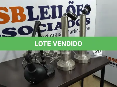 LOTE 021 - 03 ABAJURES DE MESA. (NO ESTADO EM QUE SE ENCONTRA. SUJEITO A AVARIAS OCULTAS/VISÍVEIS.) AU2174J, BJ7197K, AU2127W