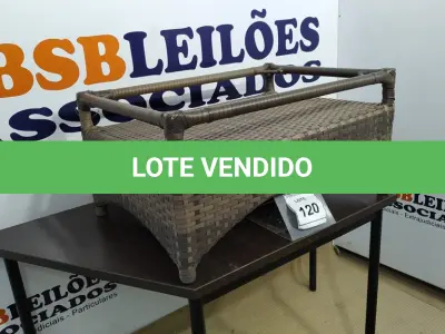 LOTE 120 - 01 MESA DE CENTRO DE JARDIM. (NO ESTADO EM QUE SE ENCONTRA. SUJEITO A AVARIAS OCULTAS/VISÍVEIS.) AV9405M