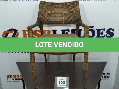 LOTE 103 - 01 CADEIRA DE JARDIM. (NO ESTADO EM QUE SE ENCONTRA. SUJEITO A AVARIAS OCULTAS/VISÍVEIS.) BF8658B