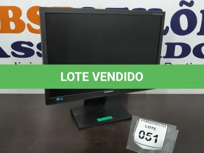 LOTE 051 - 01 MONITOR SAMSUNG. (NO ESTADO EM QUE SE ENCONTRA. SUJEITO A AVARIAS OCULTAS/VISÍVEIS.)  AV9700W
