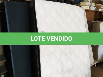 LOTE 098 - 01 COLCHÃO DE CASAL COM BASE. (NO ESTADO EM QUE SE ENCONTRA. SUJEITO A AVARIAS OCULTAS/VISÍVEIS.)