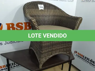LOTE 102 - 01 CADEIRA DE JARDIM. (NO ESTADO EM QUE SE ENCONTRA. SUJEITO A AVARIAS OCULTAS/VISÍVEIS.) AV9526D