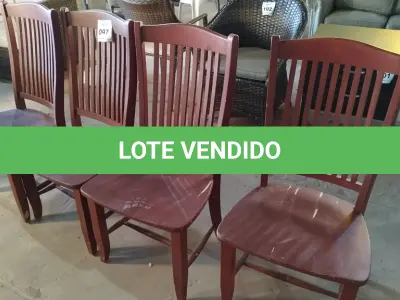 LOTE 097 - 04 CADEIRAS DE COZINHA. (NO ESTADO EM QUE SE ENCONTRA. SUJEITO A AVARIAS OCULTAS/VISÍVEIS.) AU2307K, AU2307G, U2307H, AU2307J