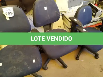 LOTE 299 - 03 CADEIRAS GIRATÓRIAS COM RODINHAS. (NO ESTADO) ATENÇÃO! FAZER A VISITAÇÃO ANTES DE ARREMATAR, NÃO SABEMOS SE FUNCIONA. LEILÃO NÃO TEM GARANTIA E NEM DEVOLUÇÃO, SUJEITO A POSSÍVEIS AVARIAS VISÍVEIS/OCULTAS E/OU AUSÊNCIA DE COMPONENTES.