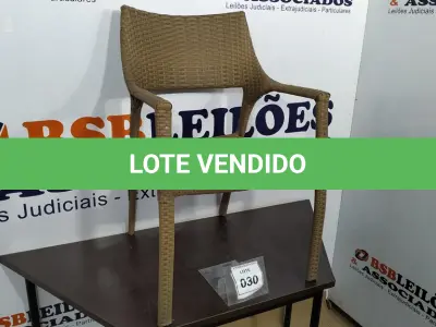 LOTE 030 - 01 CADEIRA DE JARDIM. (NO ESTADO EM QUE SE ENCONTRA. SUJEITO A AVARIAS OCULTAS/VISÍVEIS.) BH1516M