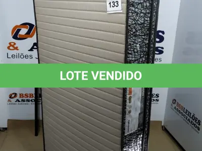 LOTE 133 - 01 COLCHÃO SOLTEIRO COM BASE. (NO ESTADO EM QUE SE ENCONTRA. SUJEITO A AVARIAS OCULTAS/VISÍVEIS.) BJ7221A