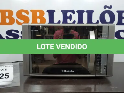 LOTE 025 - 01 MICRO-ONDAS ELECTROLUX 220V. (NO ESTADO EM QUE SE ENCONTRA. SUJEITO A AVARIAS OCULTAS/VISÍVEIS.) AV9696Y