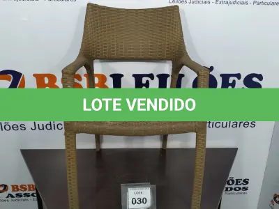 LOTE 030 - 01 CADEIRA DE JARDIM. (NO ESTADO EM QUE SE ENCONTRA. SUJEITO A AVARIAS OCULTAS/VISÍVEIS.) BH1516M