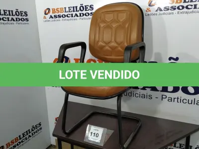 LOTE 110 - 01 CADEIRA DE ESCRITÓRIO. (NO ESTADO EM QUE SE ENCONTRA. SUJEITO A AVARIAS OCULTAS/VISÍVEIS.) BF8629K