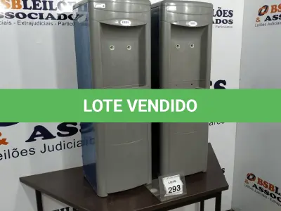 LOTE 293 - 02 BEBEDOUROS PARA GARRAFÃO.(NO ESTADO) ATENÇÃO! FAZER A VISITAÇÃO ANTES DE ARREMATAR, NÃO SABEMOS SE FUNCIONA. LEILÃO NÃO TEM GARANTIA E NEM DEVOLUÇÃO, SUJEITO A POSSÍVEIS AVARIAS VISÍVEIS/OCULTAS E/OU AUSÊNCIA DE COMPONENTES.