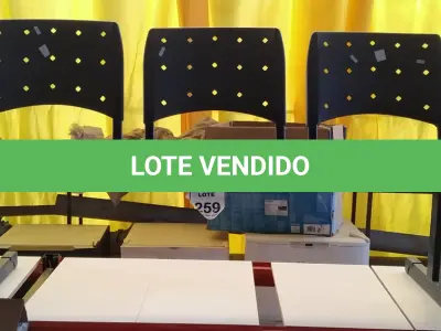 LOTE 259 - 01 LONGARINA COM 03 LUGARES. (NO ESTADO) ATENÇÃO! FAZER A VISITAÇÃO ANTES DE ARREMATAR, NÃO SABEMOS SE FUNCIONA. LEILÃO NÃO TEM GARANTIA E NEM DEVOLUÇÃO, SUJEITO A POSSÍVEIS AVARIAS VISÍVEIS/OCULTAS E/OU AUSÊNCIA DE COMPONENTES.