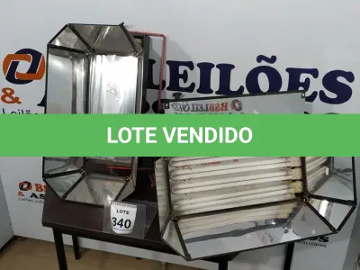 LOTE 340 - 02 LUMINÁRIAS DE STUDIO.(NO ESTADO) ATENÇÃO! FAZER A VISITAÇÃO ANTES DE ARREMATAR, NÃO SABEMOS SE FUNCIONA. LEILÃO NÃO TEM GARANTIA E NEM DEVOLUÇÃO, SUJEITO A POSSÍVEIS AVARIAS VISÍVEIS/OCULTAS E/OU AUSÊNCIA DE COMPONENTES.
