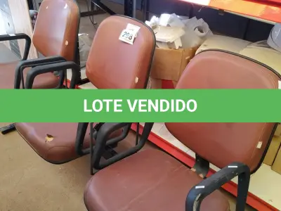 LOTE 298 - 01 LONGARINA COM 03 LUGARES. (NO ESTADO) ATENÇÃO! FAZER A VISITAÇÃO ANTES DE ARREMATAR, NÃO SABEMOS SE FUNCIONA. LEILÃO NÃO TEM GARANTIA E NEM DEVOLUÇÃO, SUJEITO A POSSÍVEIS AVARIAS VISÍVEIS/OCULTAS E/OU AUSÊNCIA DE COMPONENTES.