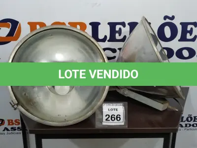 LOTE 266 - 02 LUMINÁRIAS PARA GALPÃO.  (NO ESTADO) ATENÇÃO! FAZER A VISITAÇÃO ANTES DE ARREMATAR, NÃO SABEMOS SE FUNCIONA. LEILÃO NÃO TEM GARANTIA E NEM DEVOLUÇÃO, SUJEITO A POSSÍVEIS AVARIAS VISÍVEIS/OCULTAS E/OU AUSÊNCIA DE COMPONENTES.