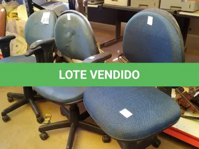 LOTE 300 - 03 CADEIRAS GIRATÓRIAS COM RODINHAS. (NO ESTADO) ATENÇÃO! FAZER A VISITAÇÃO ANTES DE ARREMATAR, NÃO SABEMOS SE FUNCIONA. LEILÃO NÃO TEM GARANTIA E NEM DEVOLUÇÃO, SUJEITO A POSSÍVEIS AVARIAS VISÍVEIS/OCULTAS E/OU AUSÊNCIA DE COMPONENTES.