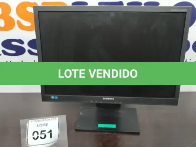 LOTE 051 - 01 MONITOR SAMSUNG. (NO ESTADO EM QUE SE ENCONTRA. SUJEITO A AVARIAS OCULTAS/VISÍVEIS.)  AV9700W