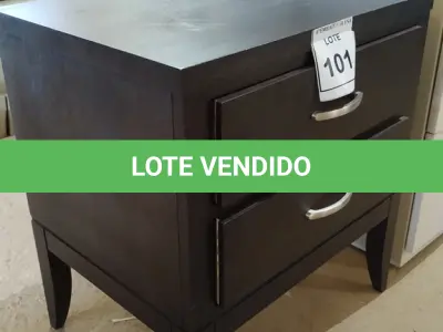 LOTE 101 - 01 MESA DE CANTO. (NO ESTADO EM QUE SE ENCONTRA. SUJEITO A AVARIAS OCULTAS/VISÍVEIS.) AU2438X