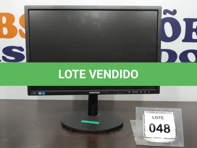 LOTE 048 - 01 MONITOR SAMSUNG. (NO ESTADO EM QUE SE ENCONTRA. SUJEITO A AVARIAS OCULTAS/VISÍVEIS.)  AV9700X