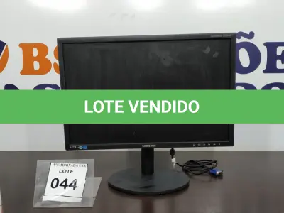 LOTE 044 - 01 MONITOR SAMSUNG. (NO ESTADO EM QUE SE ENCONTRA. SUJEITO A AVARIAS OCULTAS/VISÍVEIS.)  AV9768P