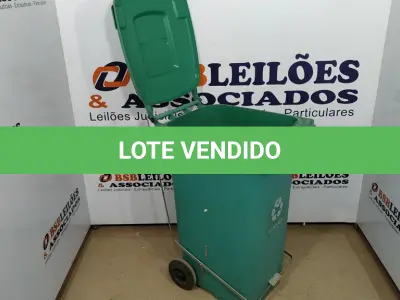 LOTE 330 - 01 LIXEIRA PLÁSTICA COM PEDAL. (NO ESTADO) ATENÇÃO! FAZER A VISITAÇÃO ANTES DE ARREMATAR, NÃO SABEMOS SE FUNCIONA. LEILÃO NÃO TEM GARANTIA E NEM DEVOLUÇÃO, SUJEITO A POSSÍVEIS AVARIAS VISÍVEIS/OCULTAS E/OU AUSÊNCIA DE COMPONENTES.