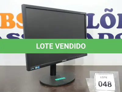 LOTE 048 - 01 MONITOR SAMSUNG. (NO ESTADO EM QUE SE ENCONTRA. SUJEITO A AVARIAS OCULTAS/VISÍVEIS.)  AV9700X