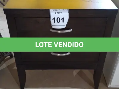 LOTE 101 - 01 MESA DE CANTO. (NO ESTADO EM QUE SE ENCONTRA. SUJEITO A AVARIAS OCULTAS/VISÍVEIS.) AU2438X