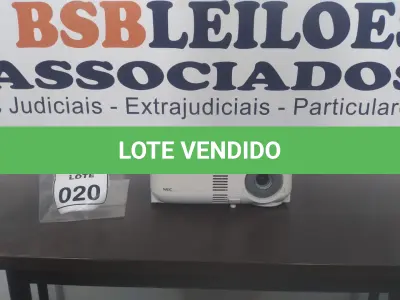 LOTE 020 - 01 PROJETOR MARCA NEC. (NO ESTADO) ATENÇÃO! FAZER A VISITAÇÃO ANTES DE ARREMATAR, NÃO SABEMOS SE FUNCIONA. LEILÃO NÃO TEM GARANTIA E NEM DEVOLUÇÃO, SUJEITO A POSSÍVEIS AVARIAS VISÍVEIS/OCULTAS E/OU AUSÊNCIA DE COMPONENTES.