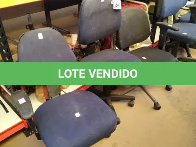 LOTE 301 - 03 CADEIRAS GIRATÓRIAS COM RODINHAS. (NO ESTADO) ATENÇÃO! FAZER A VISITAÇÃO ANTES DE ARREMATAR, NÃO SABEMOS SE FUNCIONA. LEILÃO NÃO TEM GARANTIA E NEM DEVOLUÇÃO, SUJEITO A POSSÍVEIS AVARIAS VISÍVEIS/OCULTAS E/OU AUSÊNCIA DE COMPONENTES.