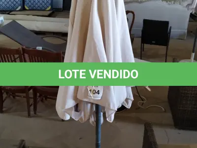 LOTE 104 - 01 GUARDA SOL. (NO ESTADO EM QUE SE ENCONTRA. SUJEITO A AVARIAS OCULTAS/VISÍVEIS.) BH1638R